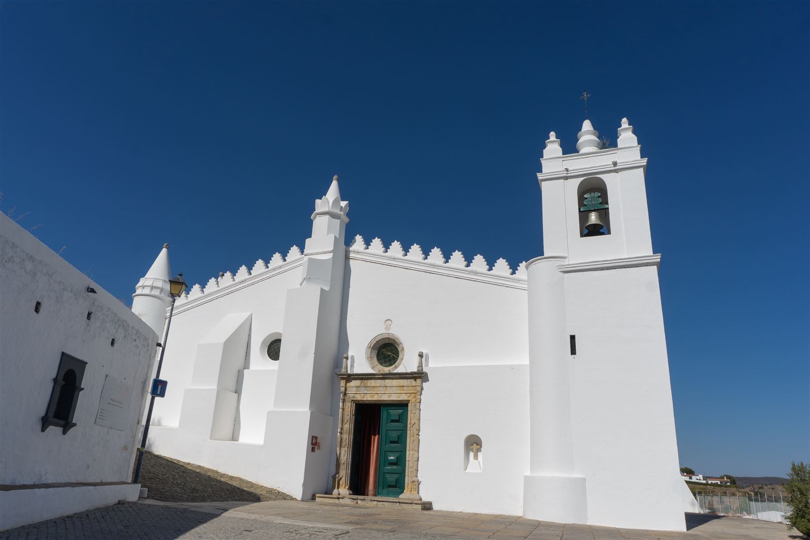 Igreja Matriz of Mértola, a former mosque, with battlements on the roofline